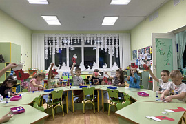 Волонтёры МАГУ провели новогодний мастер-класс в детском саде