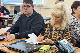 Учиться никогда не поздно: пожилые северяне осваивают компьютеры в МАУ